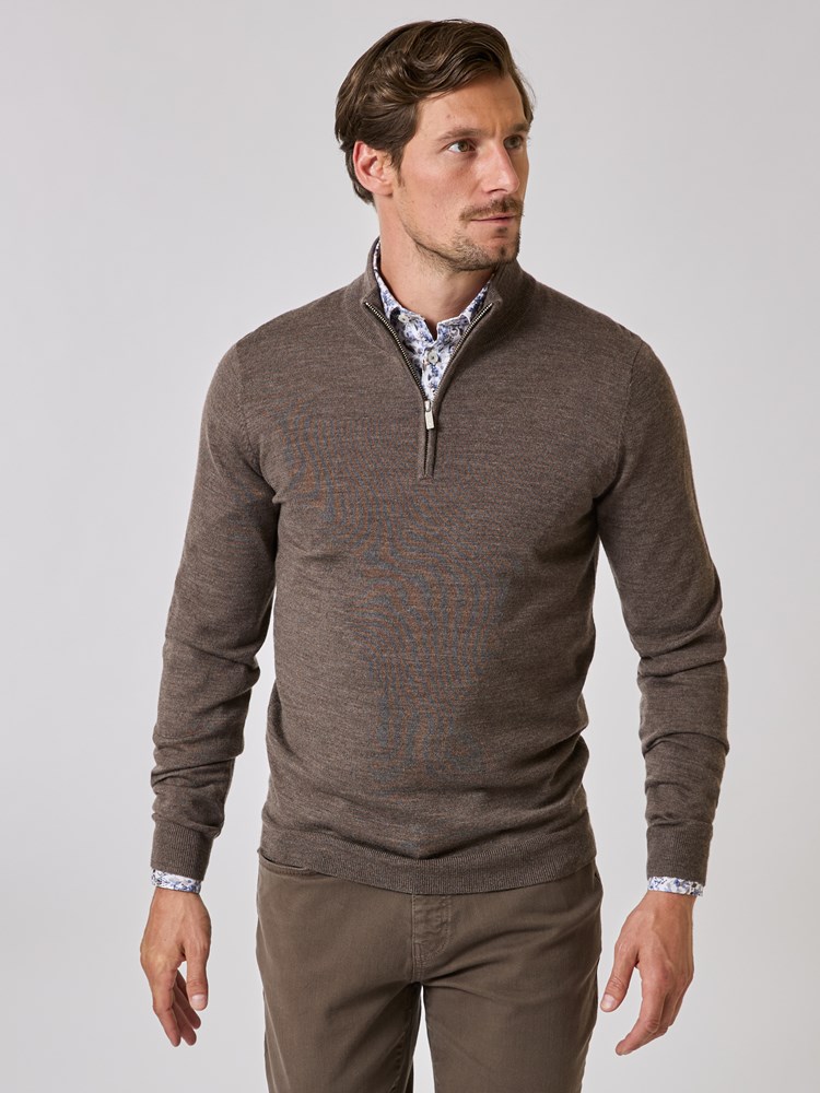 Ledger merino zip neck 7508863_ICM-VESB-A24-Modell-Front_chn=vic_4429_Ledger merino zip neck ICM_Ledger merino zip neck ICM 7508863.jpg_Front||Front