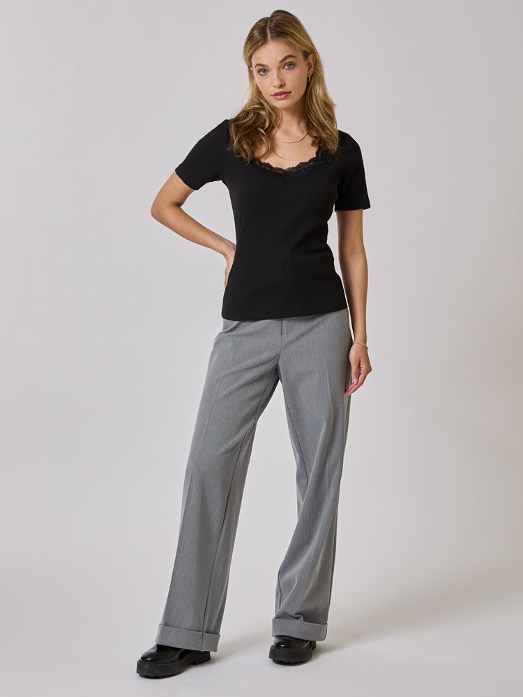 Poppy t-skjorte 7508867_CAB-MELL-A24-details_chn=vic_7025_Poppy t-skjorte CAB_Poppy t-skjorte CAB 7508867.jpg_