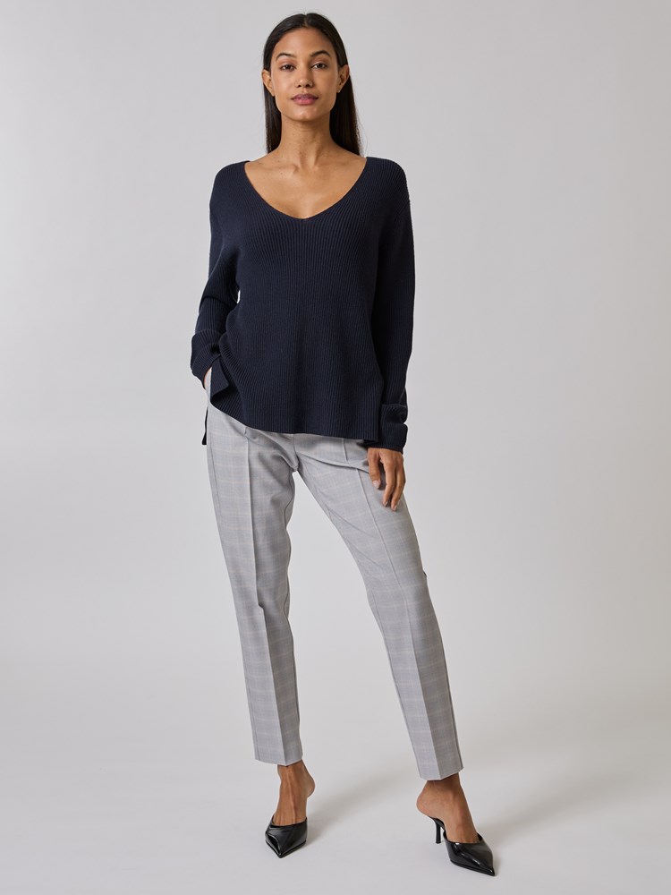 Molly v- hals genser 7508938_EM1-BLU-A24-details_chn=vic_4999_Molly v- hals genser EM1_Molly v- hals genser EM1 7508938.jpg_