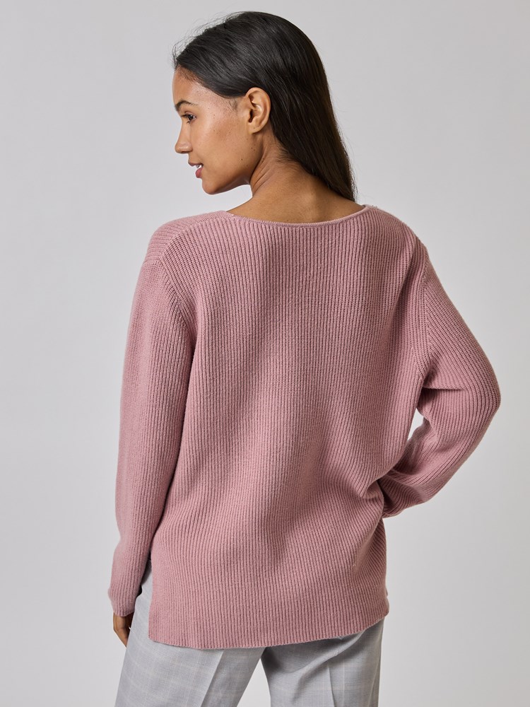 Molly v- hals genser 7508938_MJL-BLU-A24-Modell-Back_chn=vic_6682_Molly v- hals genser MJL_Molly v- hals genser MJL 7508938.jpg_Back||Back