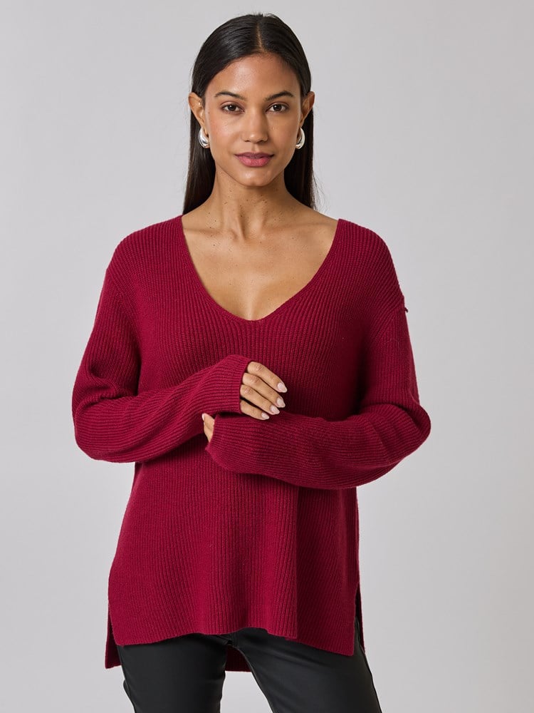 Molly v- hals genser 7508938_MWH-BLU-A24-Modell-Front_chn=vic_1277_Molly v- hals genser MWH_Molly v- hals genser MWH 7508938.jpg_Front||Front