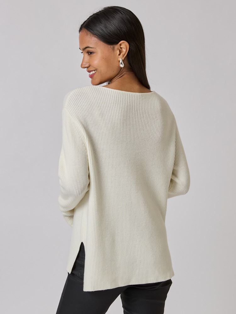 Molly v- hals genser 7508938_O79-BLU-A24-Modell-Back_chn=vic_1288_Molly v- hals genser O79_Molly v- hals genser O79 7508938.jpg_Back||Back