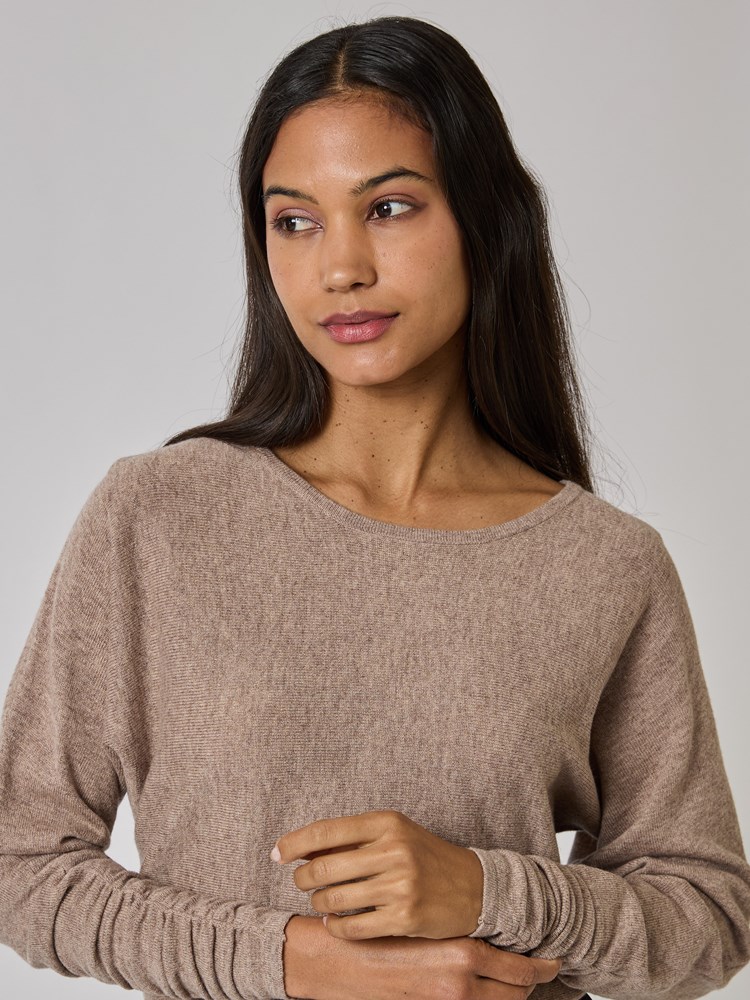 Roya genser 7508943_AGP-BLU-A24-details_chn=vic_4514_Roya genser AGP_Roya genser AGP 7508943.jpg_