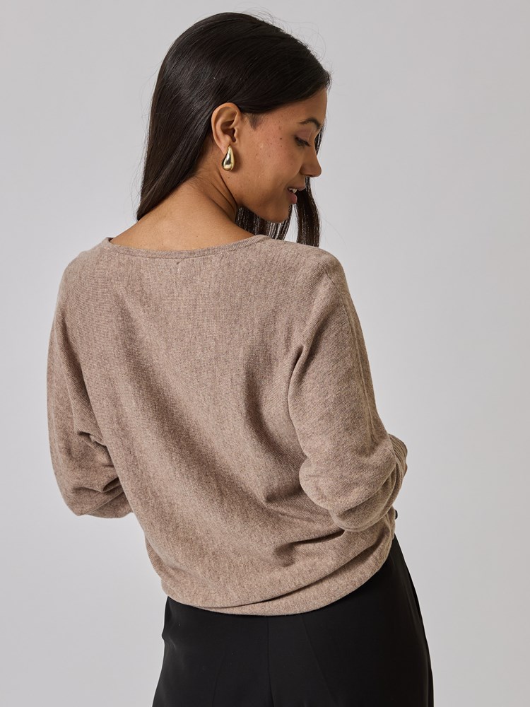 Roya genser 7508943_AGP-BLU-A24-Modell-Back_chn=vic_1138_Roya genser AGP_Roya genser AGP 7508943.jpg_Back||Back