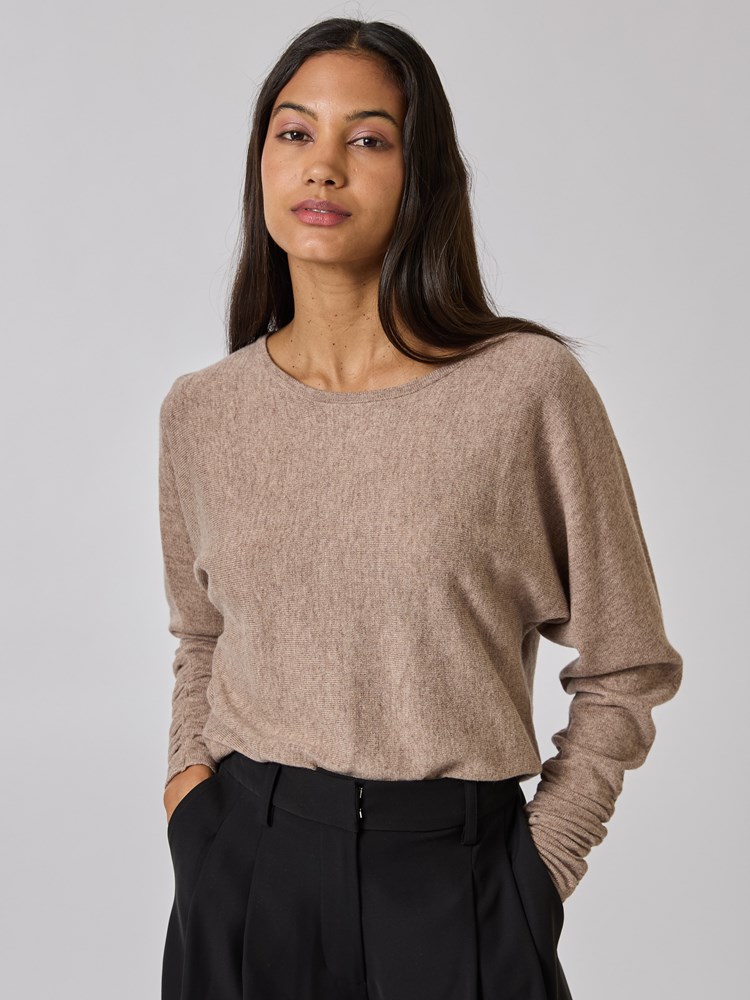 Roya genser 7508943_AGP-BLU-A24-Modell-Front_chn=vic_1998_Roya genser AGP_Roya genser AGP 7508943.jpg_Front||Front