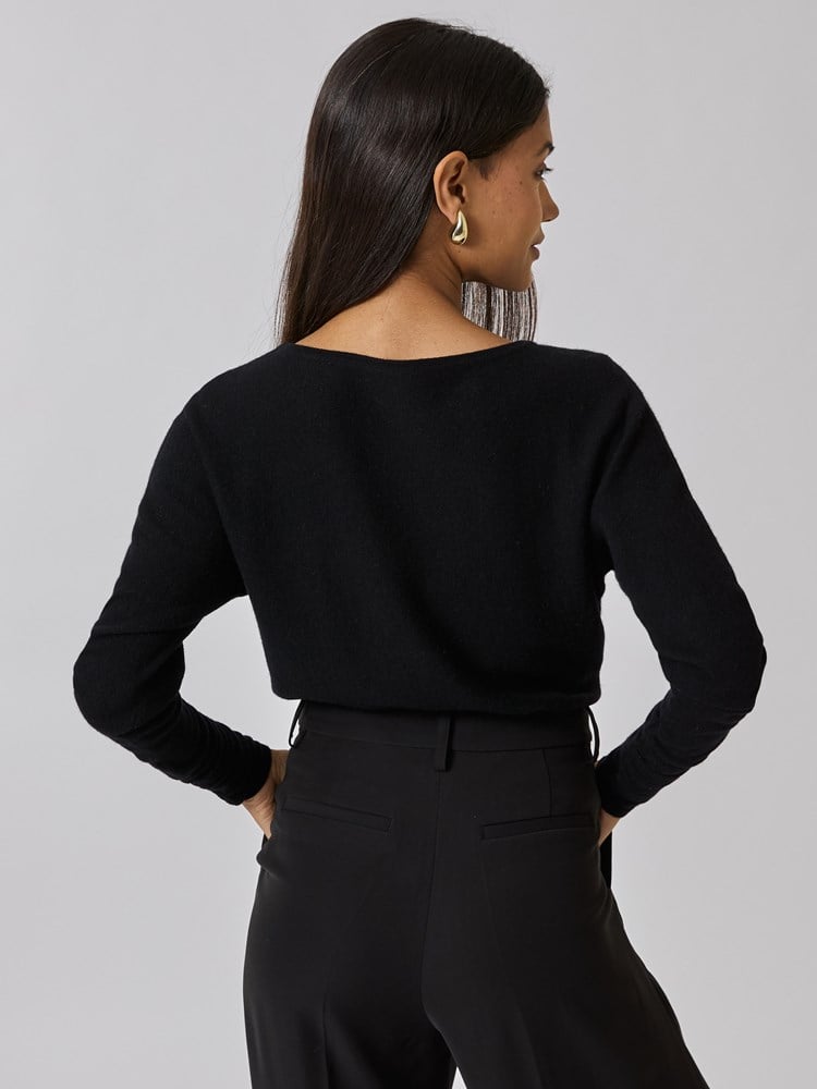 Roya genser 7508943_CAB-BLU-A24-Modell-Back_chn=vic_2506_Roya genser CAB_Roya genser CAB 7508943.jpg_Back||Back