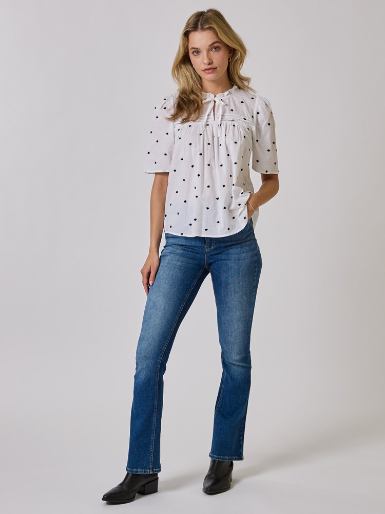 Pixie brodert topp 7509038_O68-MELL-A24-details_chn=vic_4780_Pixie brodert topp O68_Pixie brodert topp O68 7509038.jpg_