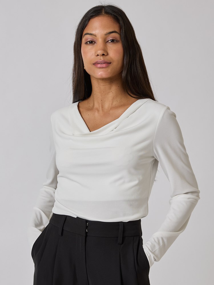 Agnete langermet topp 7509197_O79-BLU-A24-Modell-Front_chn=vic_489_Agnete langermet topp O79_Agnete langermet topp O79 7509197.jpg_Front||Front