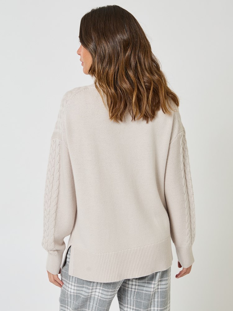 Hailey genser 7509367_I2L-MELL-W24-Modell-Back_chn=vic_1304_Hailey genser I2L_Hailey genser I2L 7509367.jpg_Back||Back