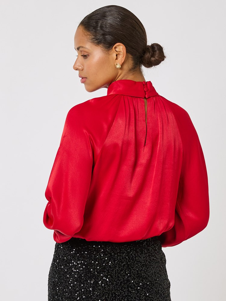Gina bluse 7509370_K5O-BLU-W24-Modell-Back_chn=vic_9499_Gina bluse K5O_Gina bluse K5O 7509370.jpg_Back
