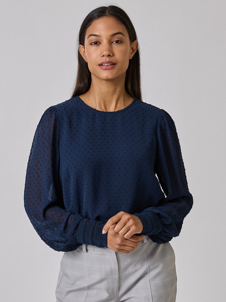 Elisa bluse 7509411_EM1-BLU-A24-Modell-Front_chn=vic_9346_Elisa bluse EM1_Elisa bluse EM1 7509411.jpg_Front||Front