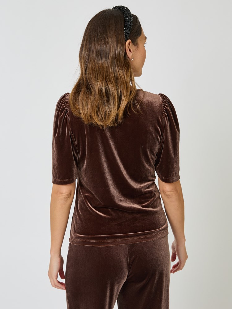 Juliet kortermet topp 7509415_AN9-MELL-W24-Modell-Back_chn=vic_9320_Juliet kortermet topp AN9_Juliet kortermet topp AN9 7509415.jpg_Back||Back