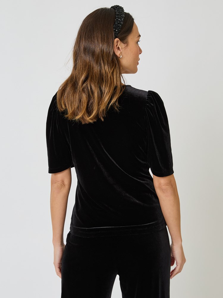 Juliet kortermet topp 7509415_CAB-MELL-W24-Modell-Back_chn=vic_4540_Juliet kortermet topp CAB_Juliet kortermet topp CAB 7509415.jpg_Back||Back