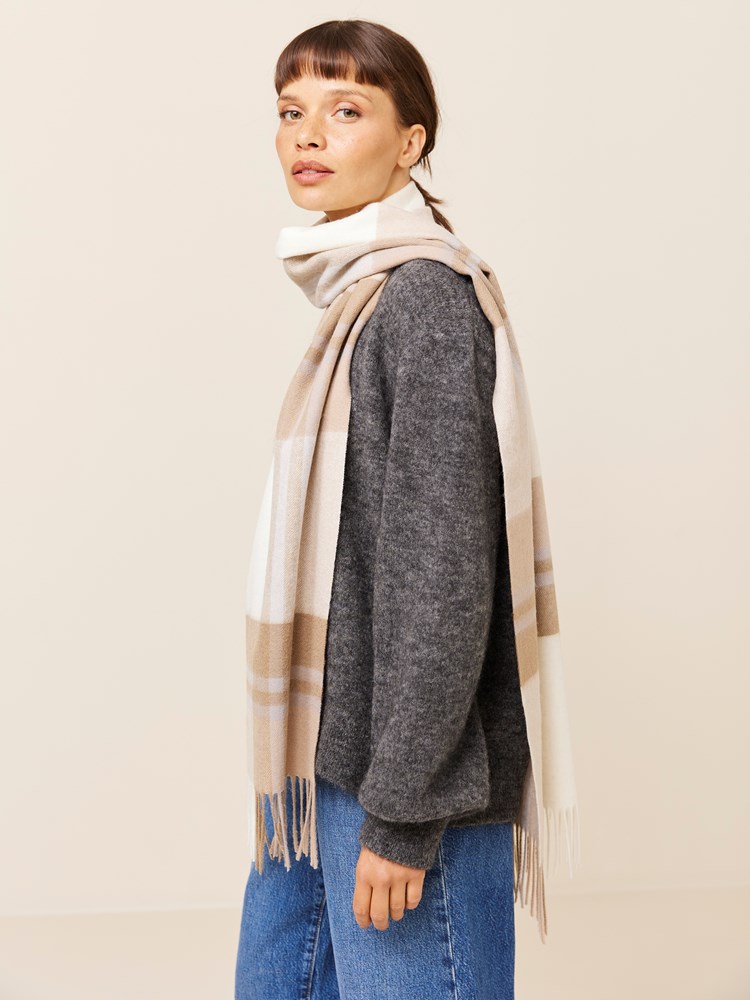 Olivia skjerf 7509429_I4C-JEANPAUL-A24-Front_4313_Olivia skjerf_Olivia skjerf I4C_Olivia skjerf I4C 7509429.jpg_Front||Front