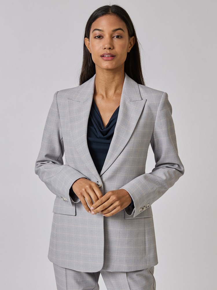 Paula rutet blazer 7509436_ID6-BLU-A24-Modell-Front_chn=vic_2474_Paula rutet blazer ID6_Paula rutet blazer ID6 7509436.jpg_Front||Front