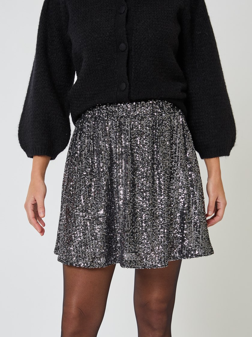 7509468 I6Y 7509468_I6Y-MELL-W24-details_chn=vic_3761_Glimmering skjørt I6Y_Glimmering skjørt I6Y 7509468.jpg_