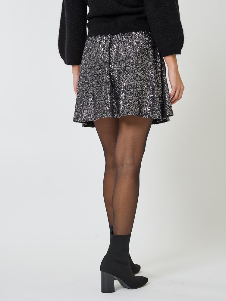 Glimmering skjørt 7509468_I6Y-MELL-W24-Modell-Back_chn=vic_172_Glimmering skjørt I6Y_Glimmering skjørt I6Y 7509468.jpg_Back||Back