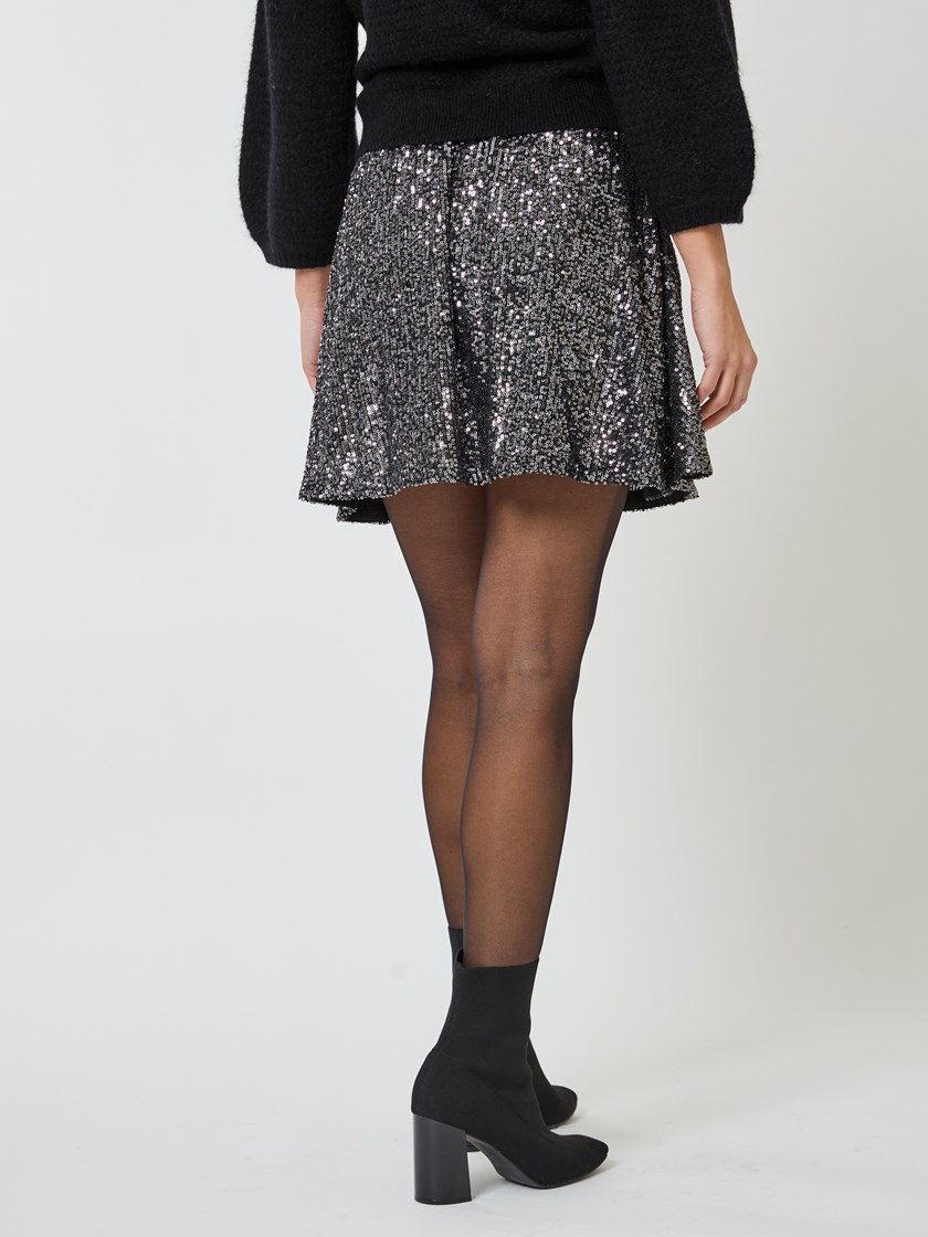 7509468 I6Y 7509468_I6Y-MELL-W24-Modell-Back_chn=vic_172_Glimmering skjørt I6Y_Glimmering skjørt I6Y 7509468.jpg_Back||Back