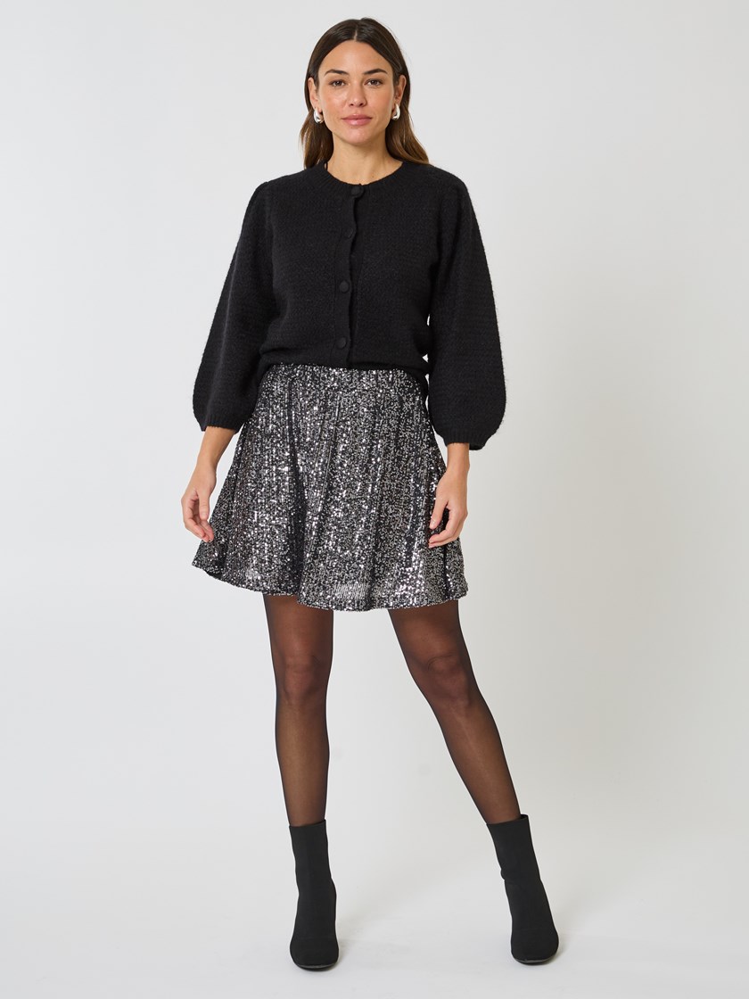 7509468 I6Y 7509468_I6Y-MELL-W24-Modell-Front_chn=vic_4716_Glimmering skjørt I6Y_Glimmering skjørt I6Y 7509468.jpg_Front||Front