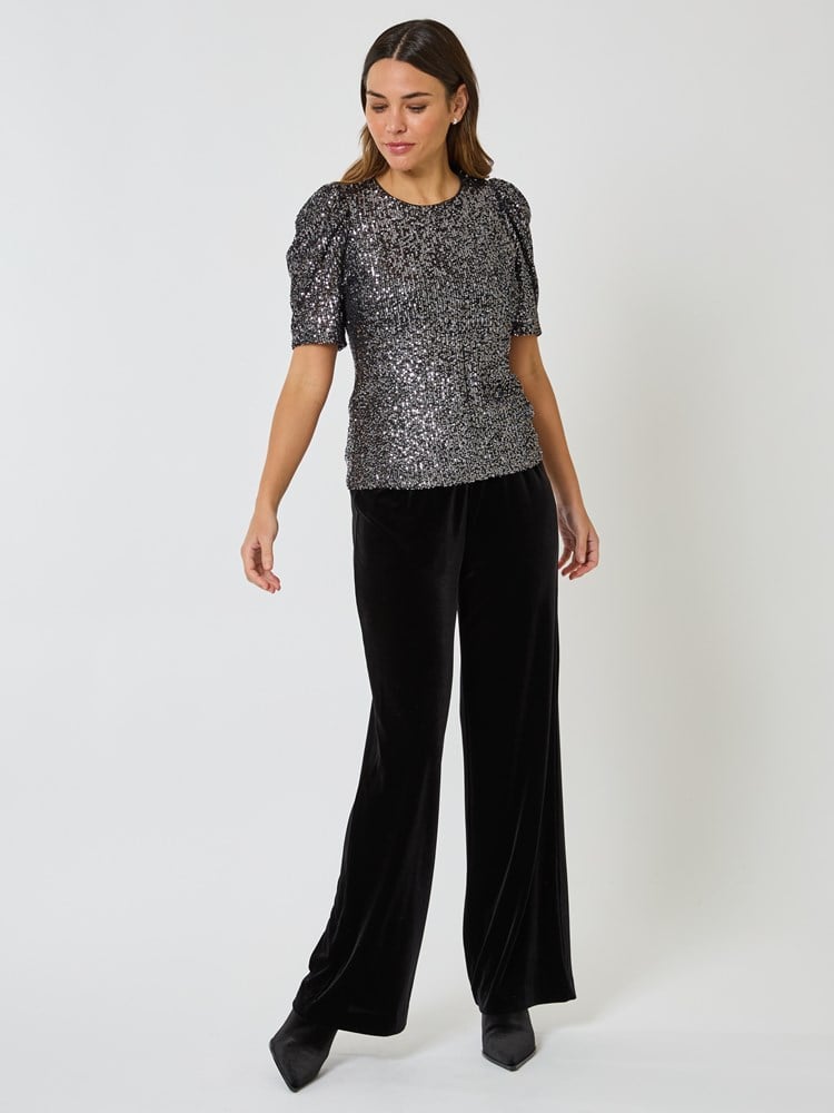 Glimmering topp 7509469_I6Y-MELL-W24-Modell-Front_chn=vic_2065_Glimmering topp I6Y_Glimmering topp I6Y 7509469.jpg_Front||Front