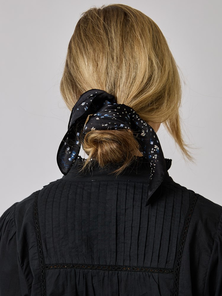 Silke bandana 7509583_ECC-MELL-A24-details_chn=vic_5598_Silke bandana ECC_Silke bandana ECC 7509583.jpg_