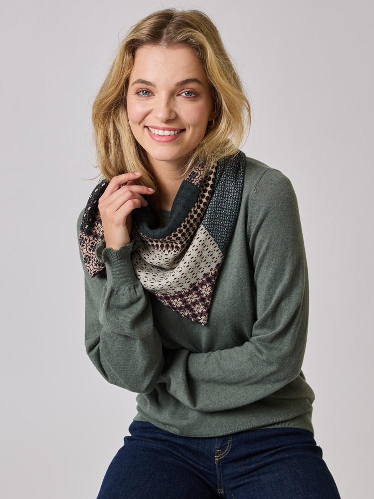 Elisa skjerf 7509615_GUP-MELL-A24-details_chn=vic_6041_Elisa skjerf GUP_Elisa skjerf GUP 7509615.jpg_