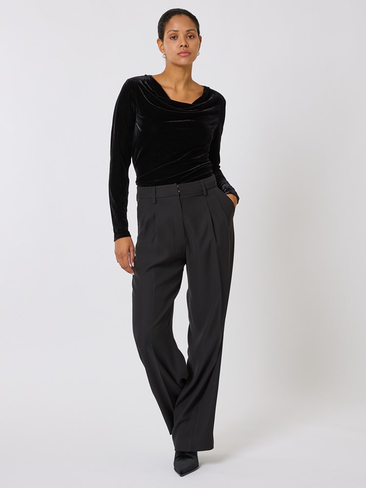 Agnete velourtopp 7509763_CAB-BLU-W24-details_chn=vic_1171_Agnete velourtopp CAB_Agnete velourtopp CAB 7509763.jpg_