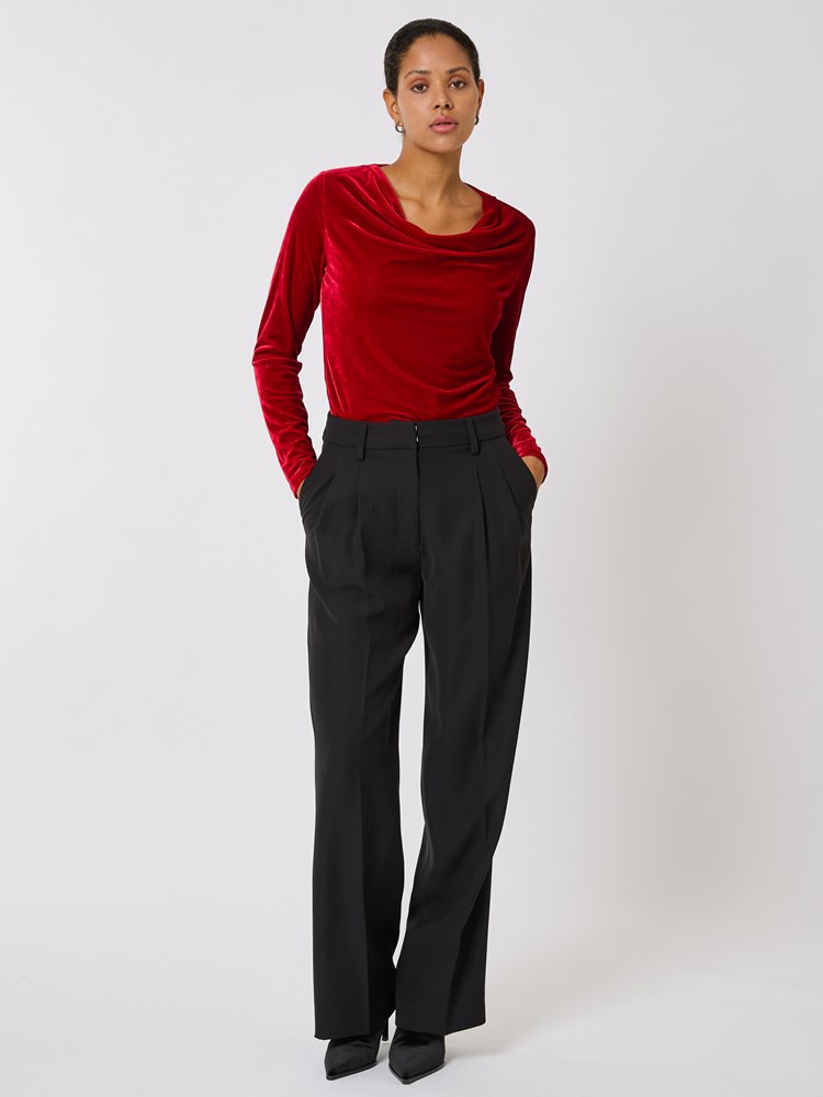 Agnete velourtopp 7509763_K5O-BLU-W24-details_chn=vic_7127_Agnete velourtopp K5O_Agnete velourtopp K5O 7509763.jpg_
