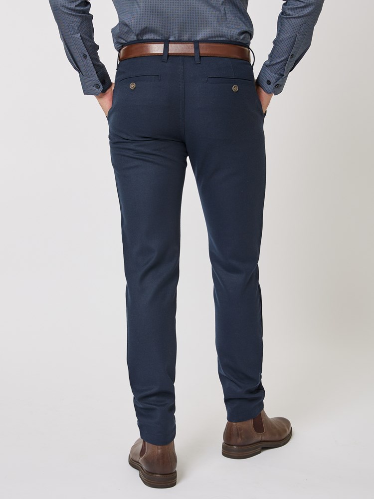 Adam chinos 7509789_EMW-VESB-W24-Modell-Back_chn=vic_1323_Adam chinos EMW_Adam chinos EMW 7509789.jpg_Back||Back