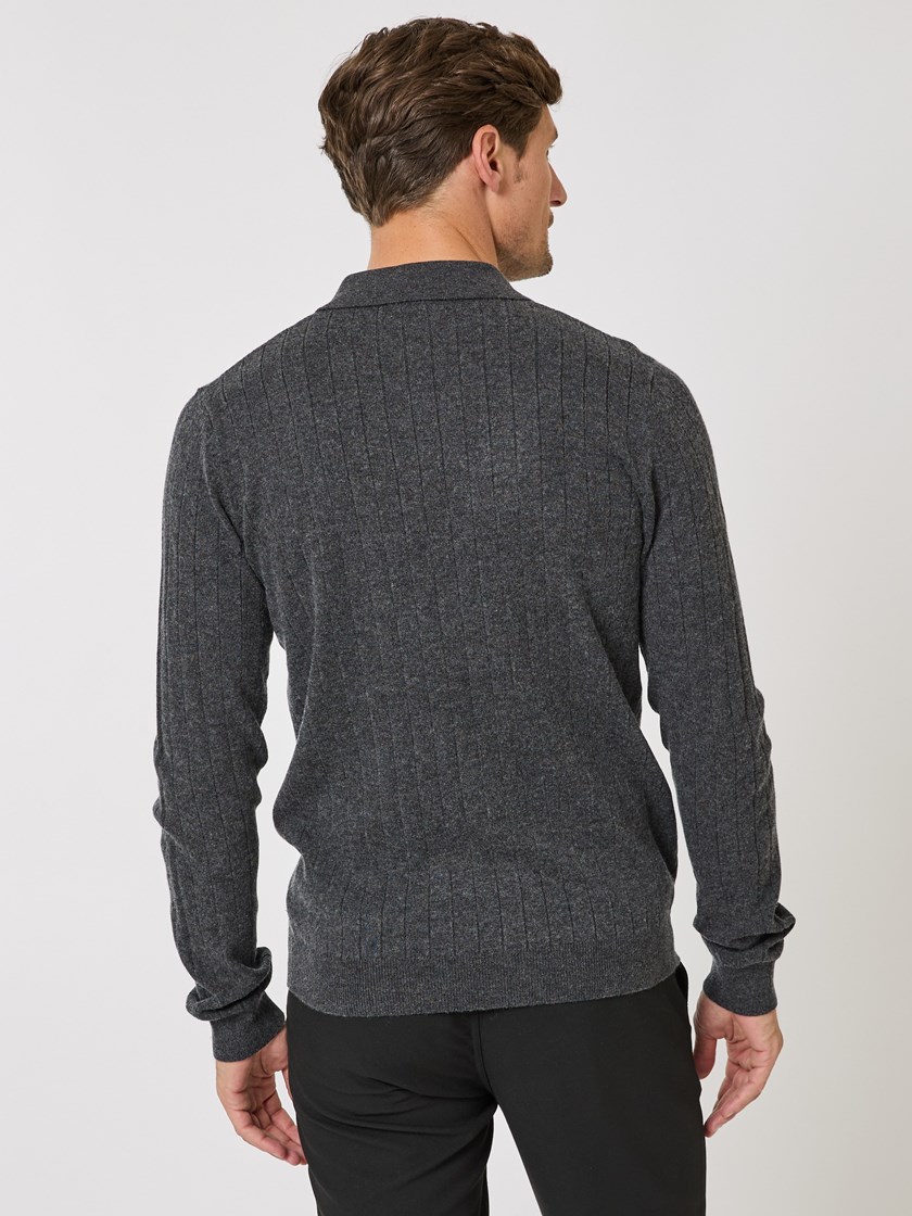 7509855 IC9 7509855_IC9-VESB-W24-Modell-Back_chn=vic_4022_Wolcott polo IC9.jpg_Back||Back