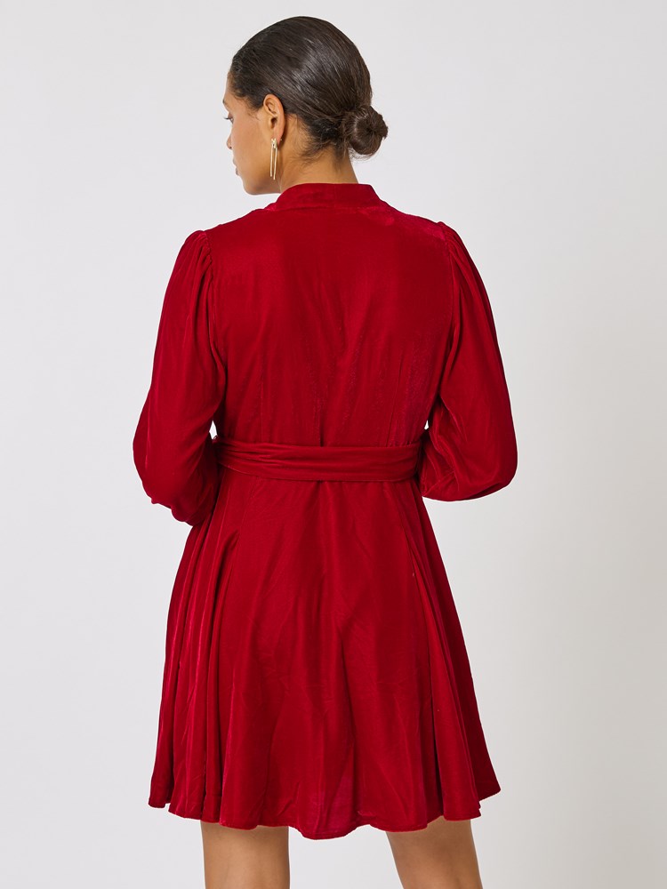 Samsaya velourkjole 7509904_K5O-BLU-W24-Modell-Back_chn=vic_1955_Samsaya velourkjole K5O_Samsaya velourkjole K5O 7509904.jpg_Back||Back