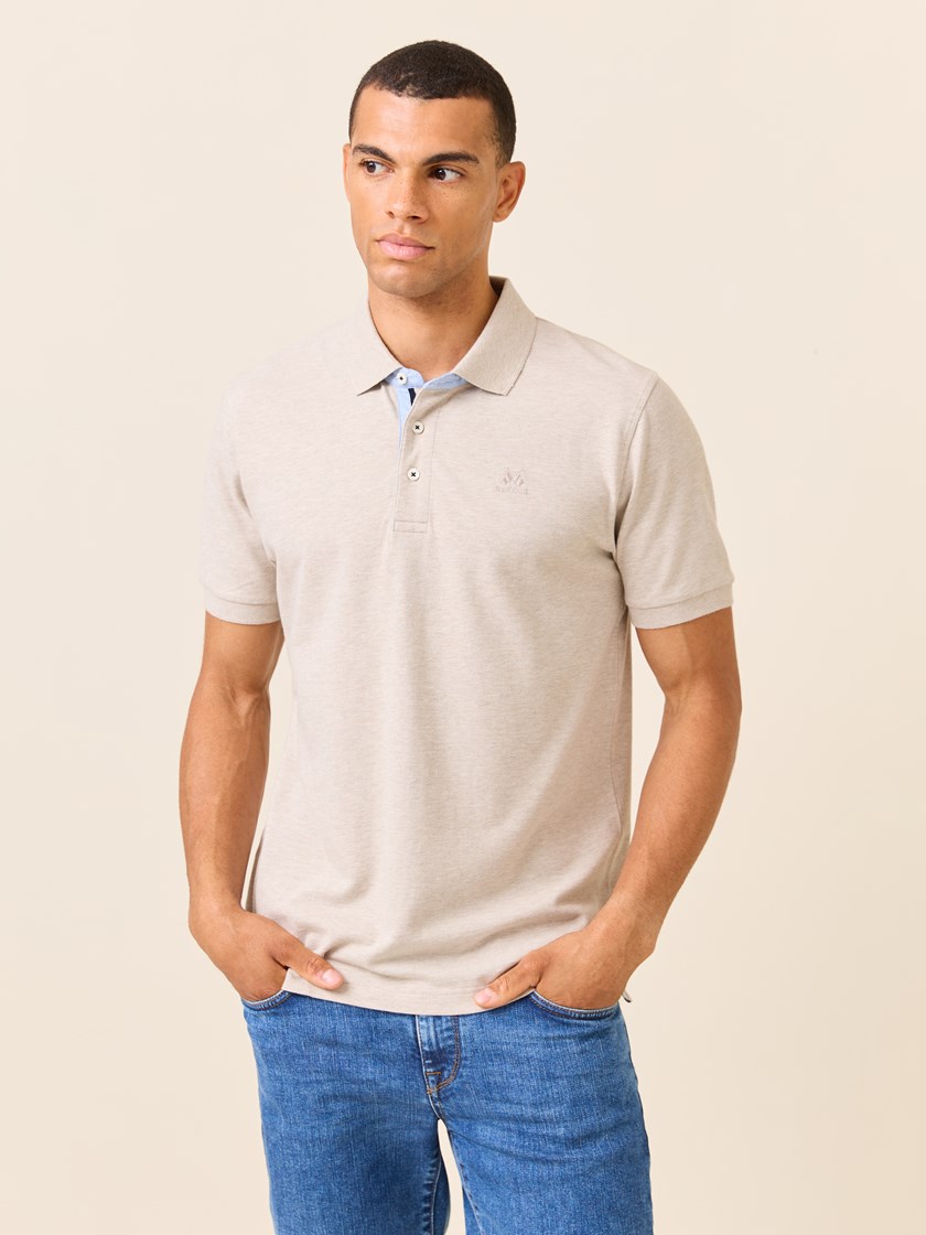 7510003 I4C 7510003_I4C-JEANPAUL-S25-Modell-Front_6680_Mitch pique I4C.jpg_Front