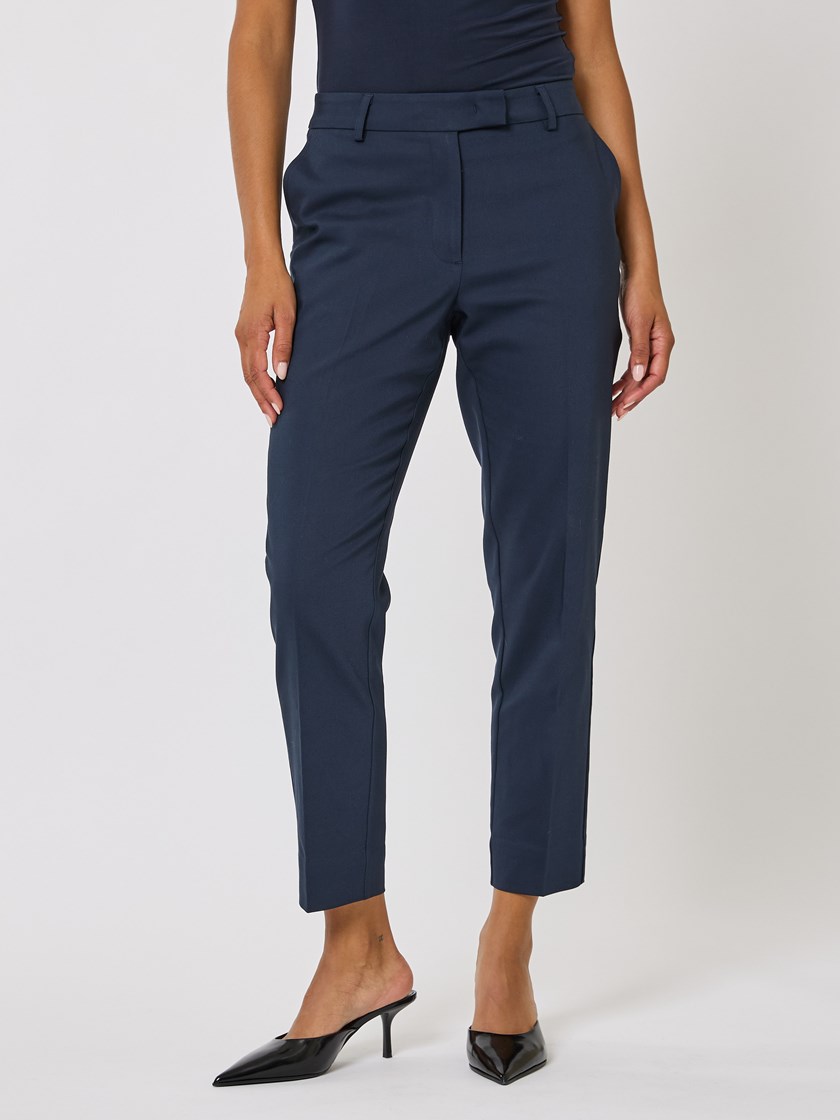 7510009 EM6 7510009_EM6-BLU-NOS-Modell-Front_chn=vic_8582_Jessica bukse EM6.jpg_Front||Front