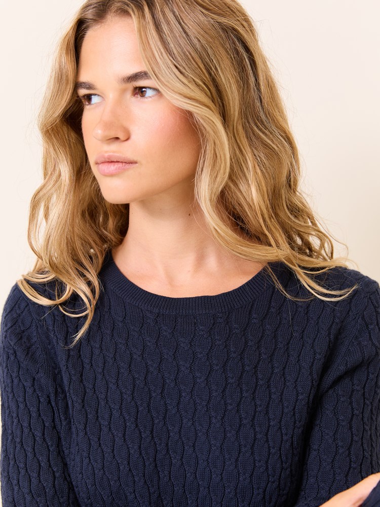 Sofie genser 7510038_EM6-JEANPAUL-S25-Modell-Front_1891_Sofie genser EM6_Sofie genser EM6 7510038.jpg_Front||Front
