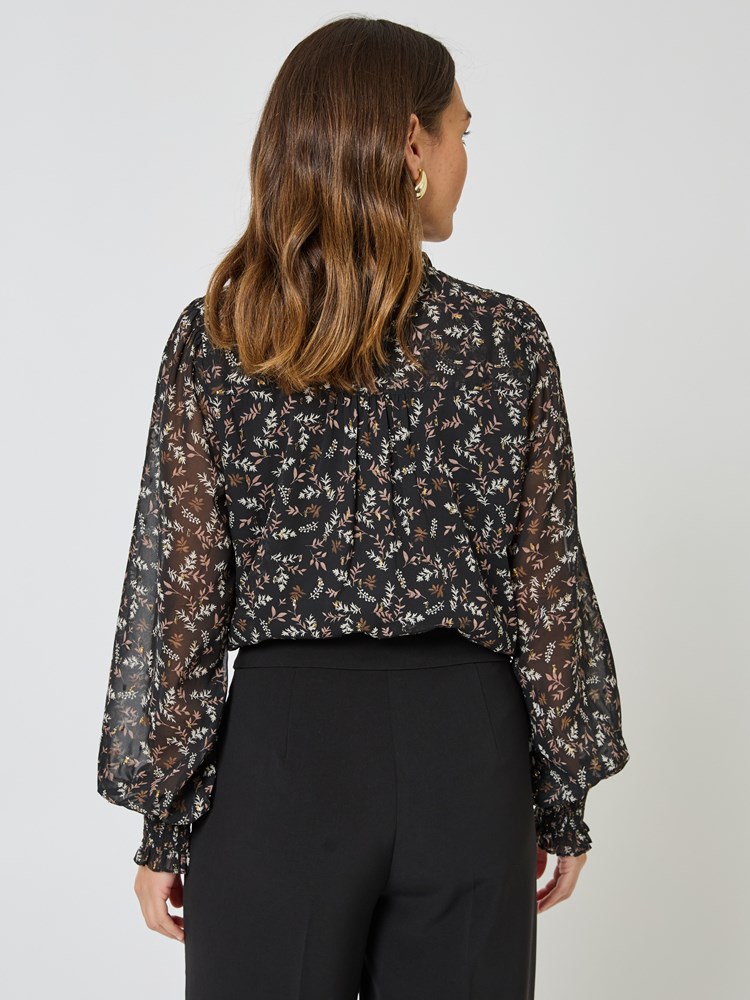 Stephie bluse 7510060_CAB-MELL-W24-Modell-Back_chn=vic_5897_Stephie bluse CAB_Stephie bluse CAB 7510060.jpg_Back||Back