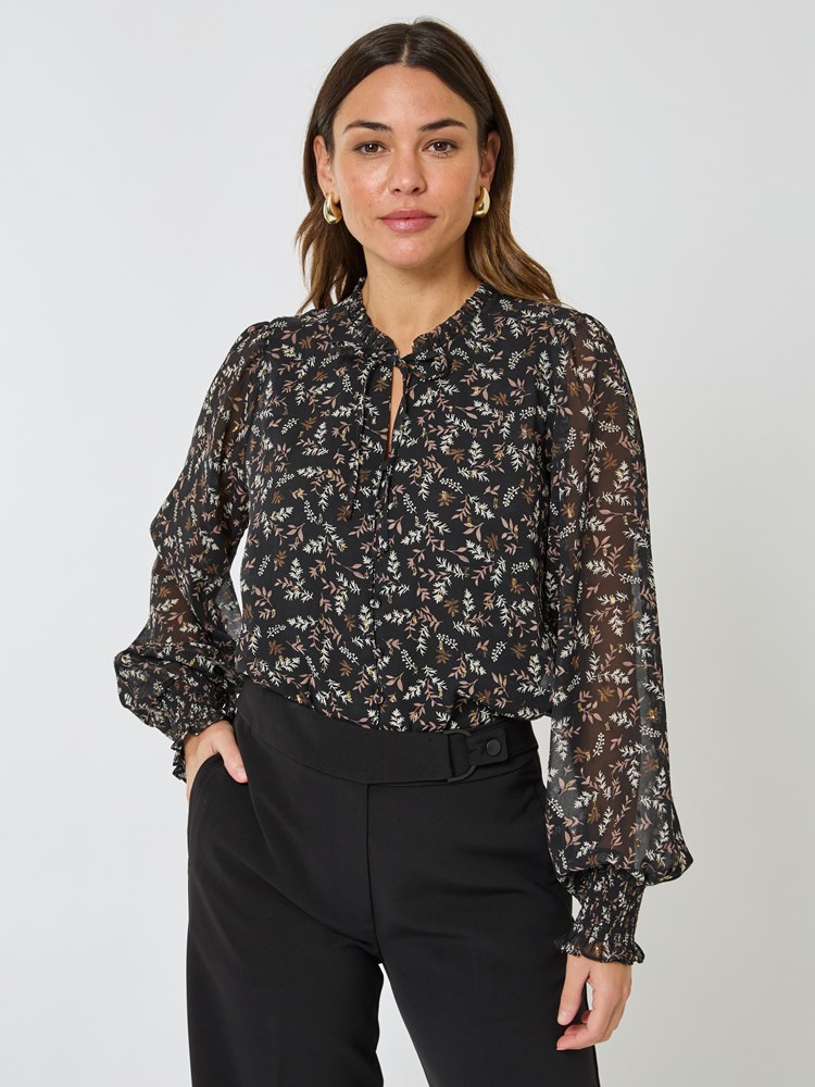 Stephie bluse 7510060_CAB-MELL-W24-Modell-Front_chn=vic_3721_Stephie bluse CAB_Stephie bluse CAB 7510060.jpg_Front||Front