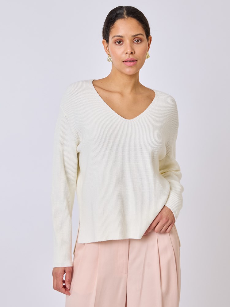 Molly v- hals genser 7510083_O79-BLU-S25-Modell-Front_chn=vic_2480_Molly v- hals genser O79_Molly v- hals genser O79 7510083.jpg_Front