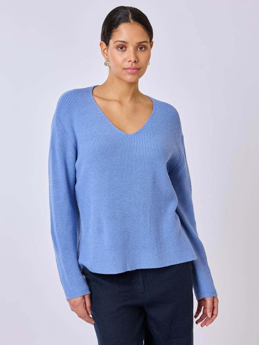 7510083 S49 7510083_S49-BLU-S25-Modell-Front_chn=vic_7806_Molly v- hals genser S49.jpg_Front