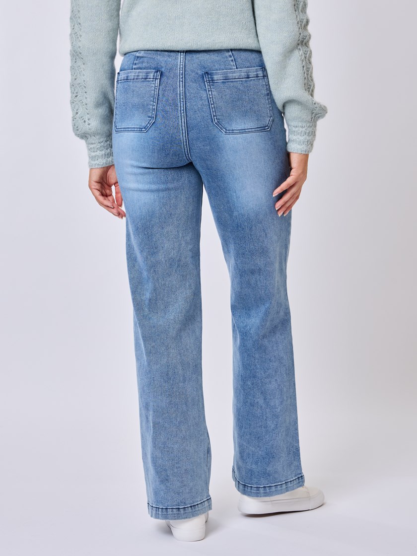 7510117 D06 7510117_D06-MELL-S25-Modell-Back_chn=vic_6650_Wilma jeans D06.jpg_Back||Back