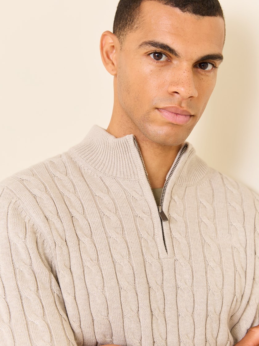 7510191 I4C 7510191_I4C-JEANPAUL-S25-Modell-Front_5188_Morton zipneck I4C.jpg_Front||Front