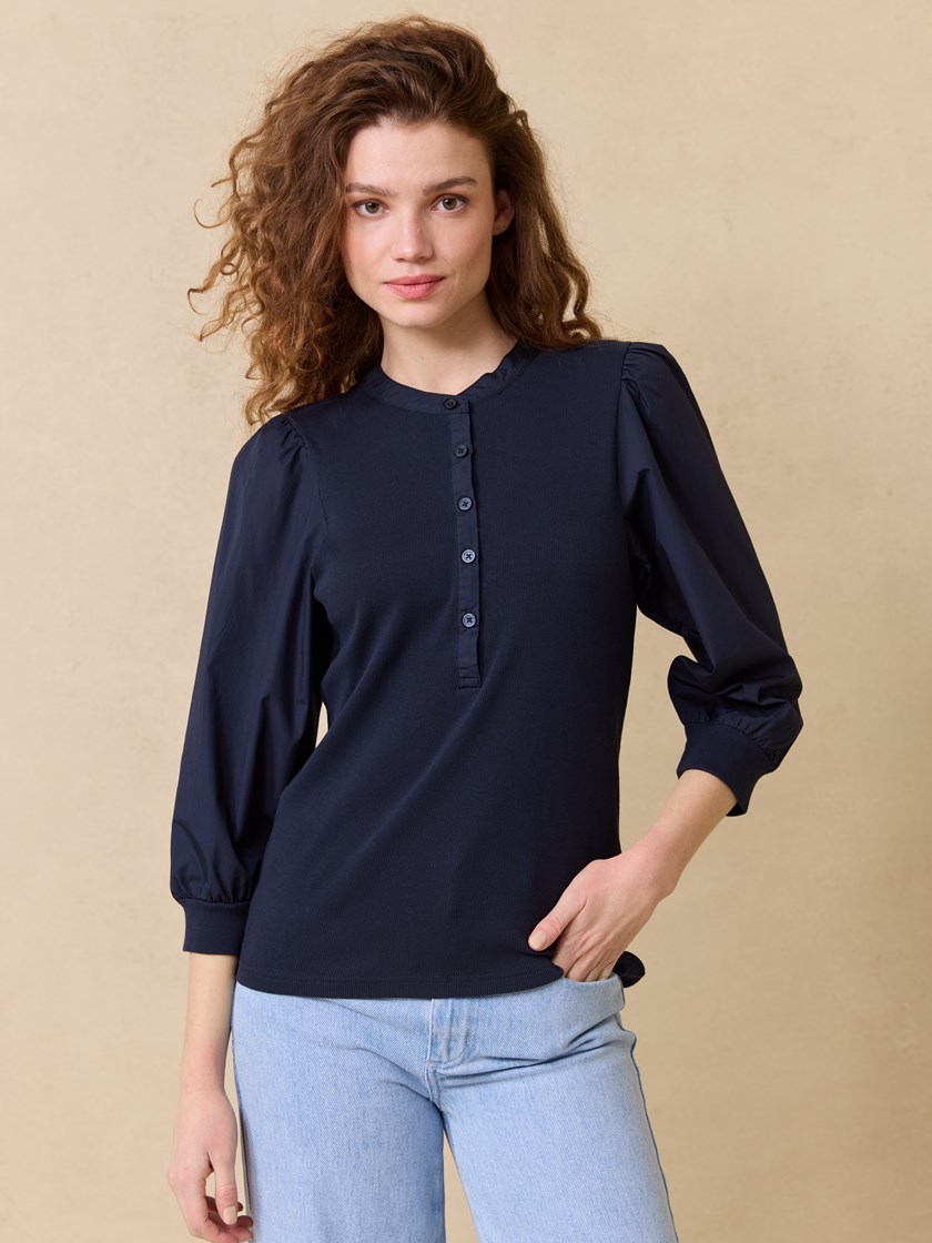 7510311 EM6 7510311_EM6-JEANPAUL-S25-Modell-Front_162_Milli topp EM6.jpg_Front||Front