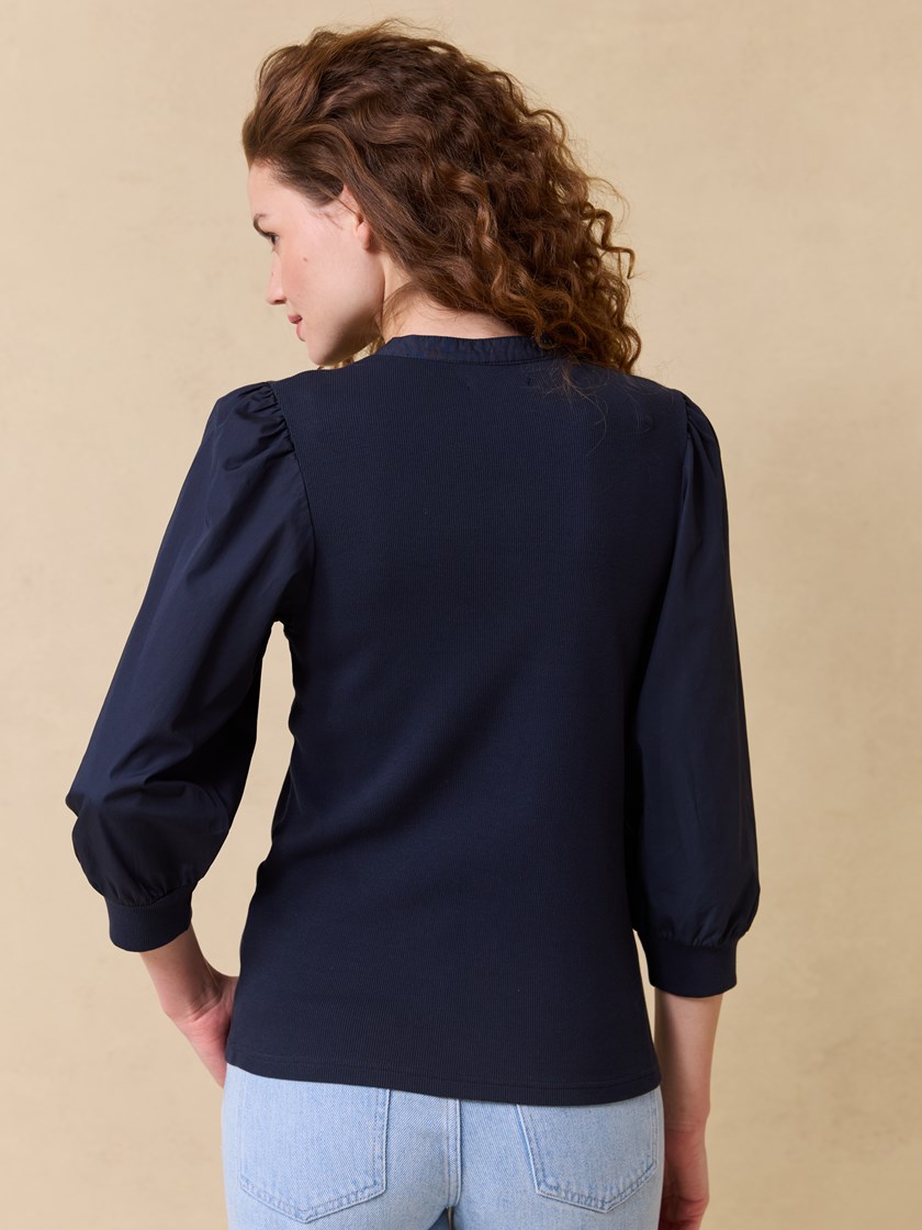 7510311 EM6 7510311_EM6-JEANPAUL-S25-Modell-Front_8957_Milli topp EM6.jpg_Front||Front