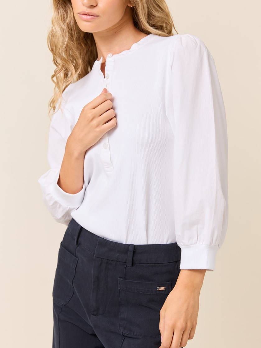 7510311 O68 7510311_O68-JEANPAUL-S25-Modell-Front_4722_Milli topp O68.jpg_Front