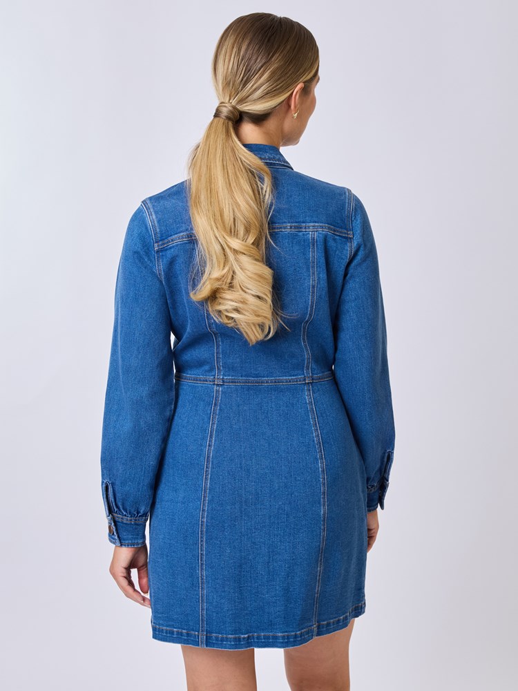 Bianca denim kjole 7510318_DAA-MELL-S25-Modell-Back_chn=vic_3401_Bianca denim kjole DAA_Bianca denim kjole DAA 7510318.jpg_Back