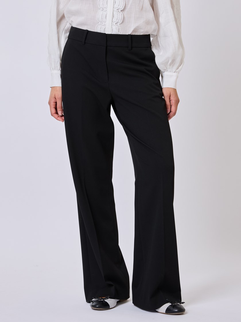 7510334 ID2 7510334_ID2-BLU-S25-Modell-Front_chn=vic_1958_Tessa bukse ID2.jpg_Front||Front