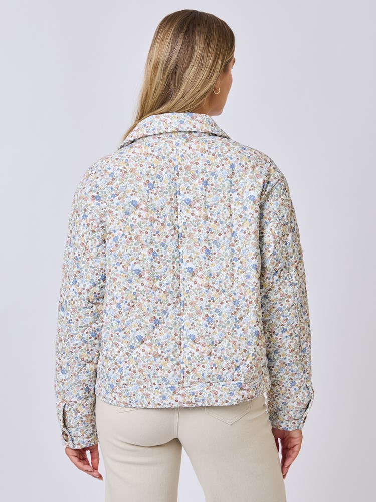 Sarina quiltet jakke 7510353_Q0K-MELL-S25-Modell-Back_chn=vic_1229_Sarina quiltet jakke Q0K_Sarina quiltet jakke Q0K 7510353.jpg_Back