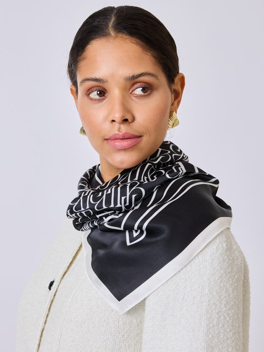 7510397 ID2 7510397_ID2-BLU-S25-Modell-Front_chn=vic_3527_Belice silkeskjerf ID2.jpg_Front