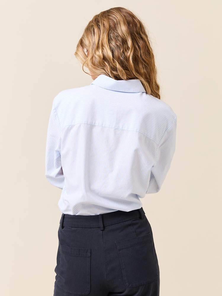 Caro stripet skjorte 7510403_MJW-JEANPAUL-S25-Modell-Front_4015_Caro stripet skjorte EN3_Caro stripet skjorte EN3 7510403.jpg_
