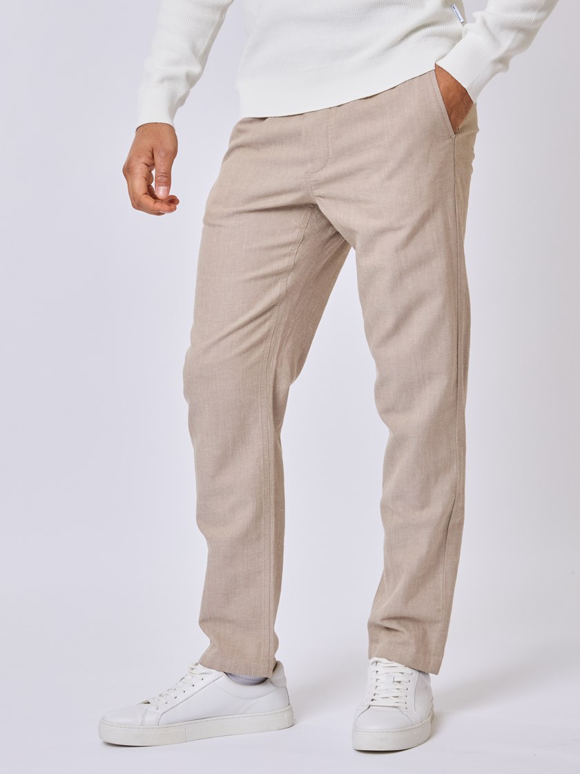 7510512 AEI 7510512_AEI-MRCAPUCHIN-S25-Modell-Front_chn=vic_520.jpg_Front||Front