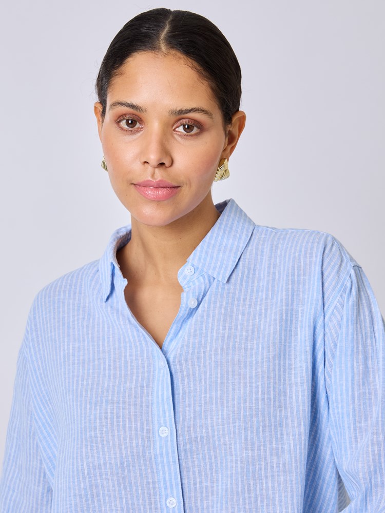 Thelma skjorte 7510609_S48-BLU-S25-details_chn=vic_7439_Thelma skjorte S48_Thelma skjorte S48 7510609.jpg_